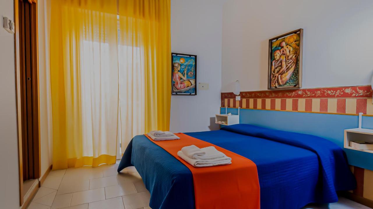 Hotel Plaza Con Piscina Cattolica