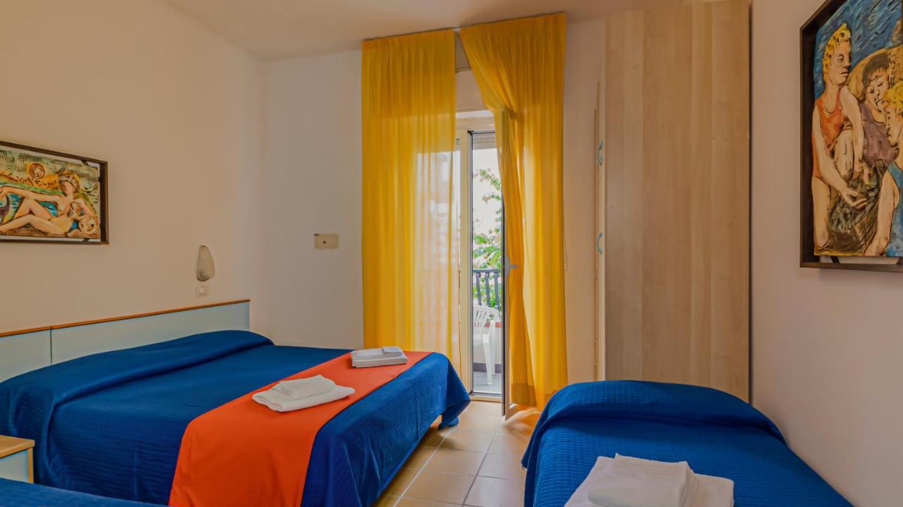 Hotel Plaza Con Piscina